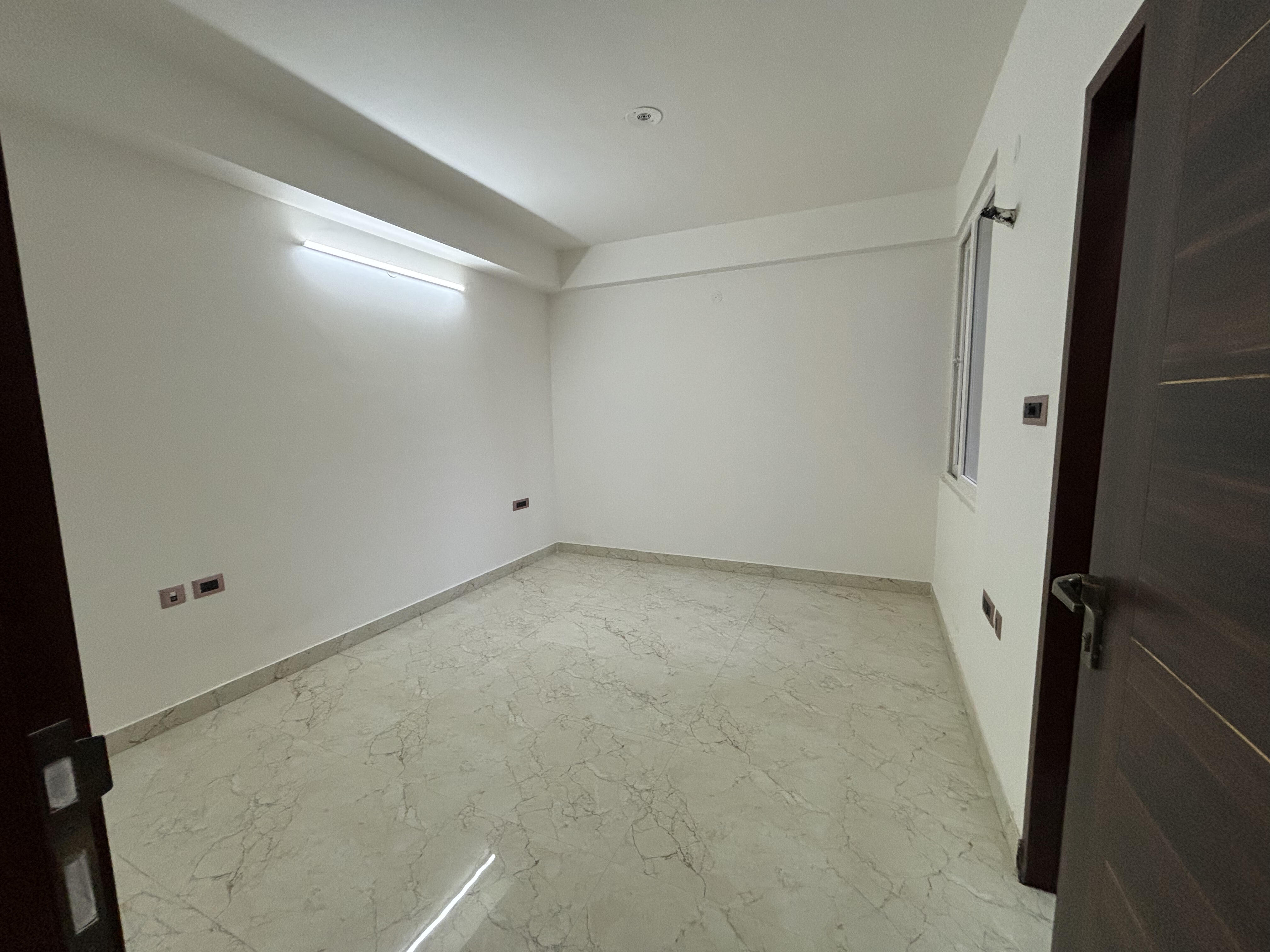 2 BHK Luxury Flats at Vardhman Kings Court Gandhi Path Jaipur – RERA Approved, 75+ Amenities, 3 Side Open, Book Now 2